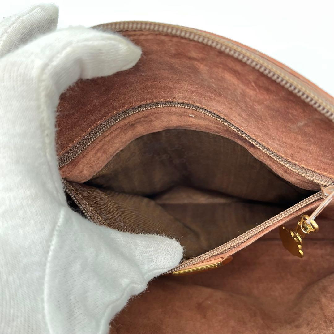 GUCCI ショルダーバッグ ポシェット 斜めがけ インターロッキング レザー