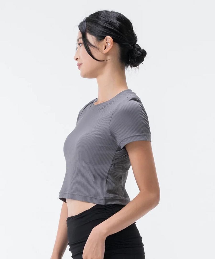 SUKALA カップ付きバックベントTee チャコール　Mサイズ