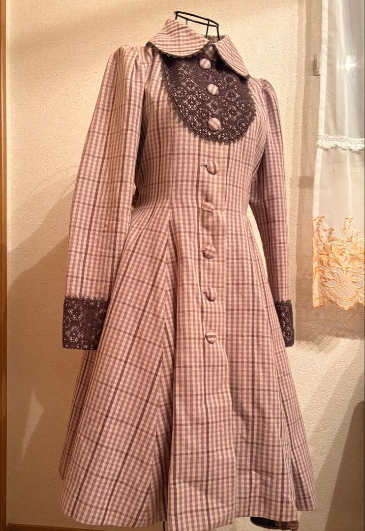 ヴィクトリアンメイデン　ケープ付きロングコート