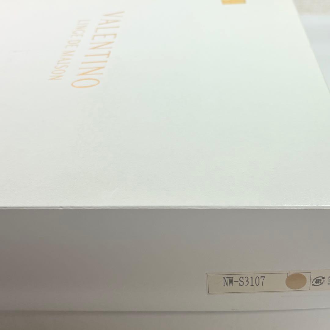 バレンティノ　シルク100%（羽毛部分）高級毛布　140×200cm