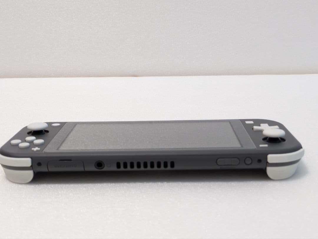 【美品】Switch Lite 本体 ※保護ガラス貼付＆シリコンカバー付き