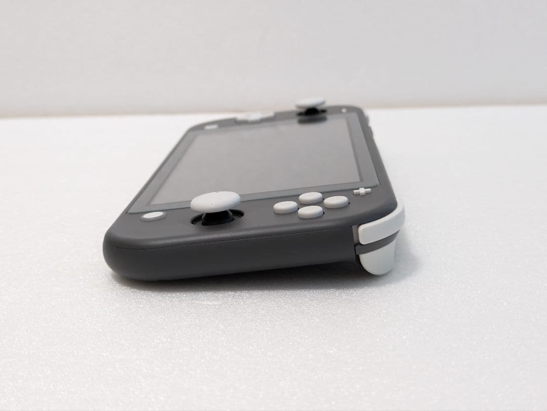 【美品】Switch Lite 本体 ※保護ガラス貼付＆シリコンカバー付き