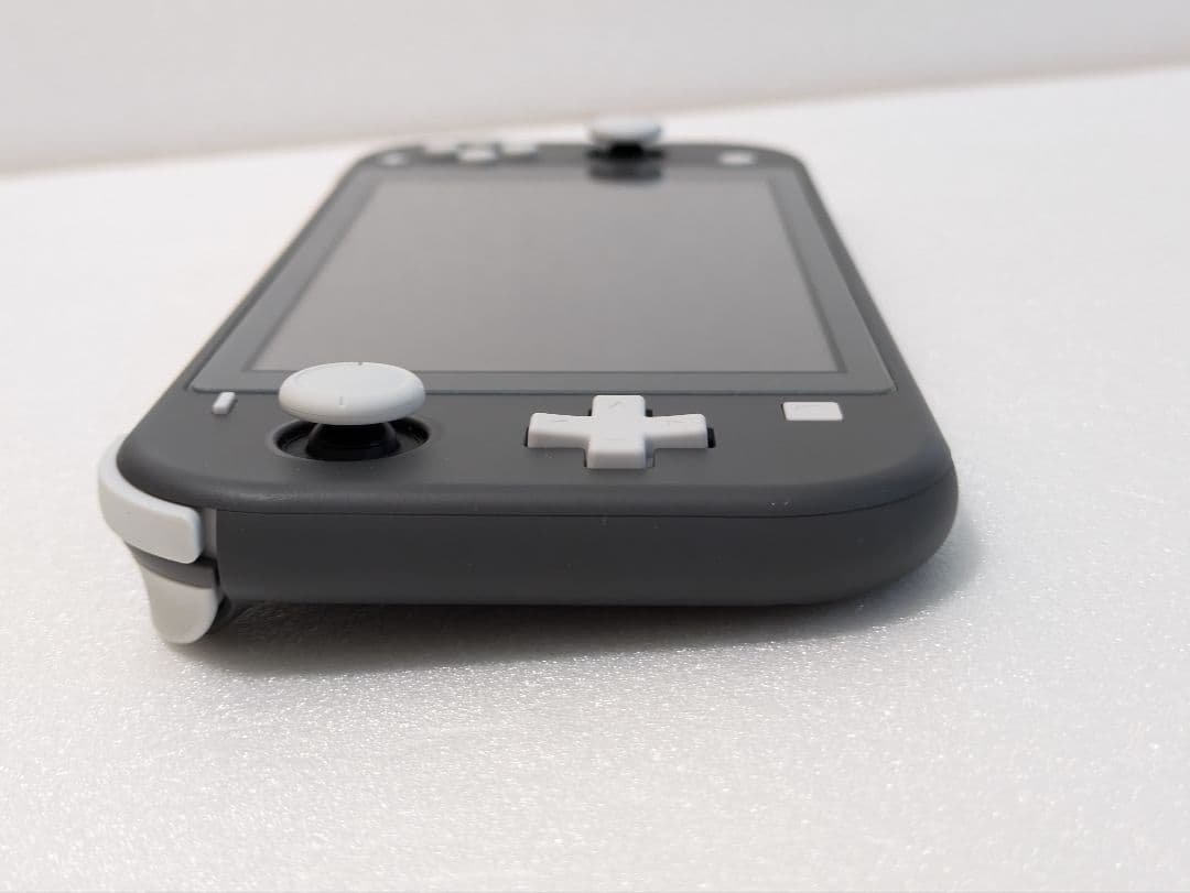 【美品】Switch Lite 本体 ※保護ガラス貼付＆シリコンカバー付き