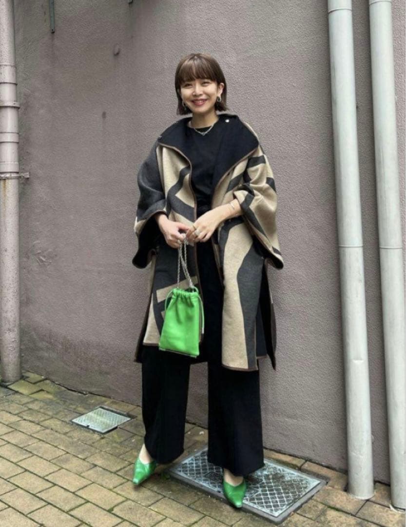 【21日のみsale価格】Ameri アメリリバーシブルポンチョコート美品