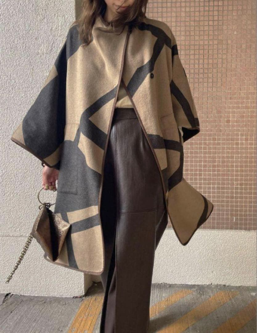 【21日のみsale価格】Ameri アメリリバーシブルポンチョコート美品