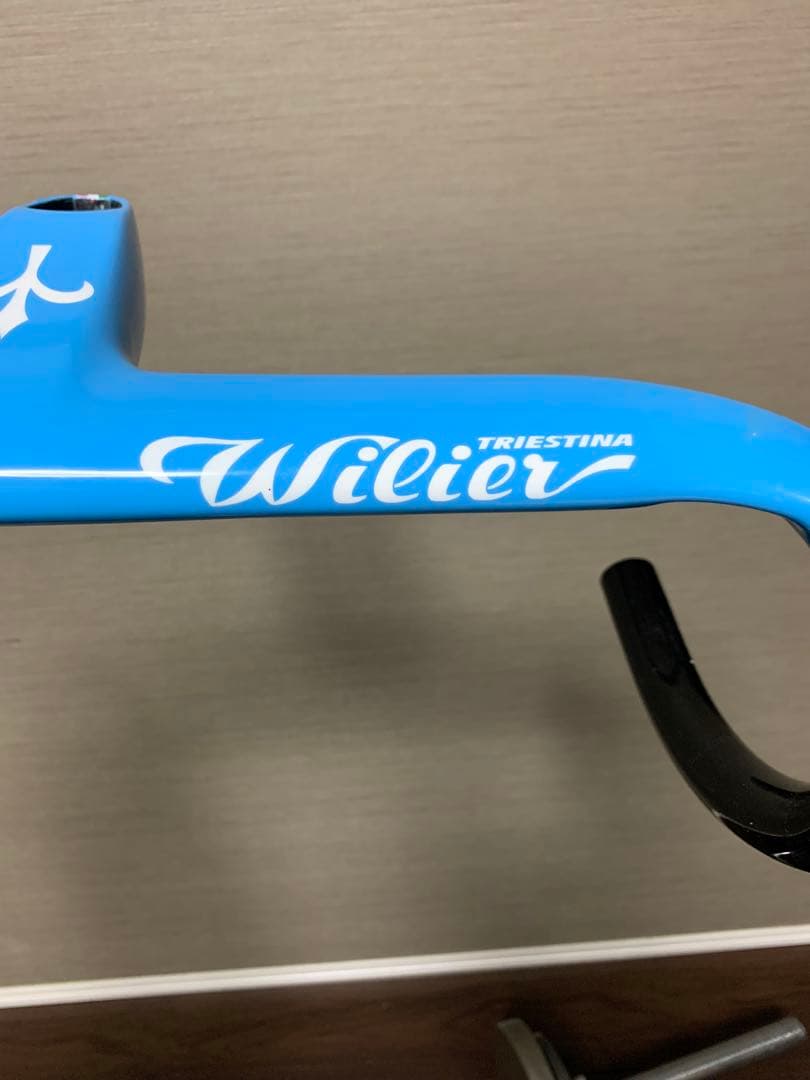 ウィリエール　ゼロ9の限定カラーです。 同メーカーのアルバダというハンドルです。