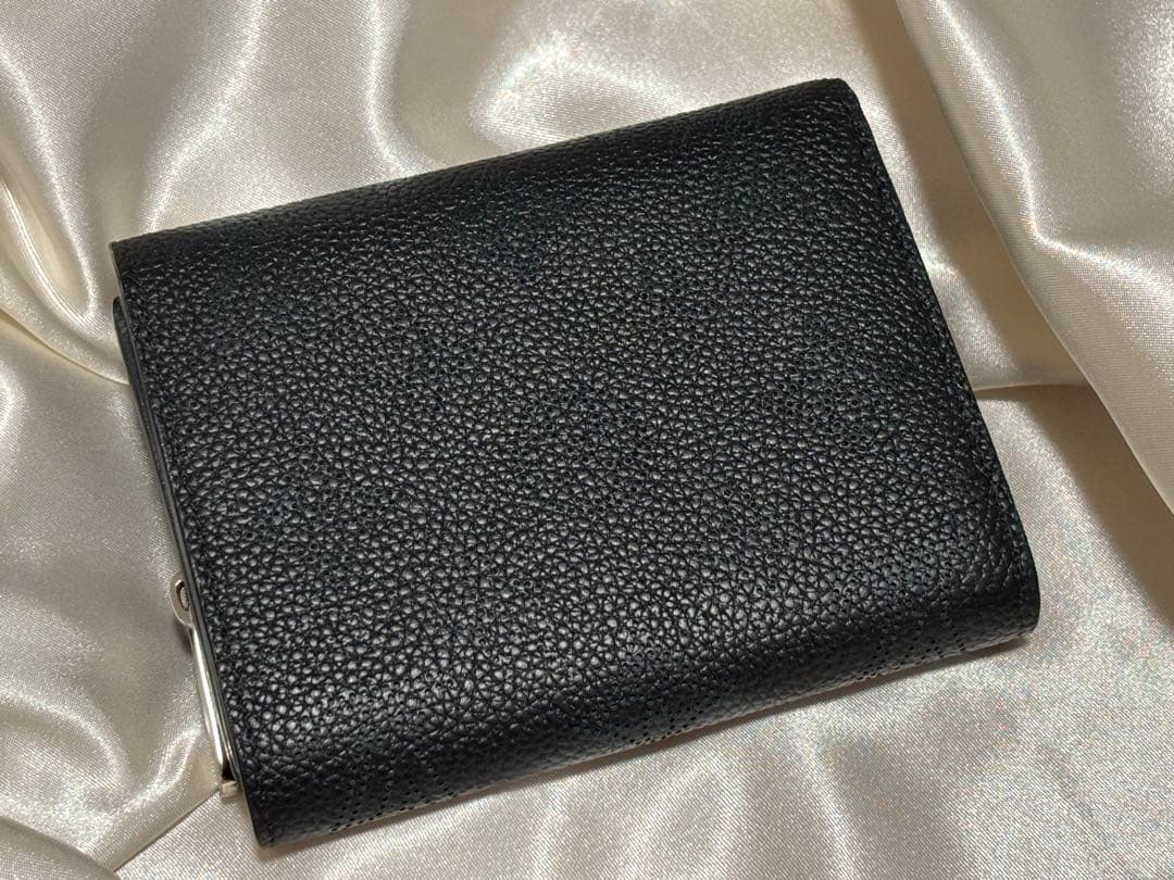 LOUIS VUITTON ポルトフォイユ・イリス　コンパクト　マヒナ　ノワール