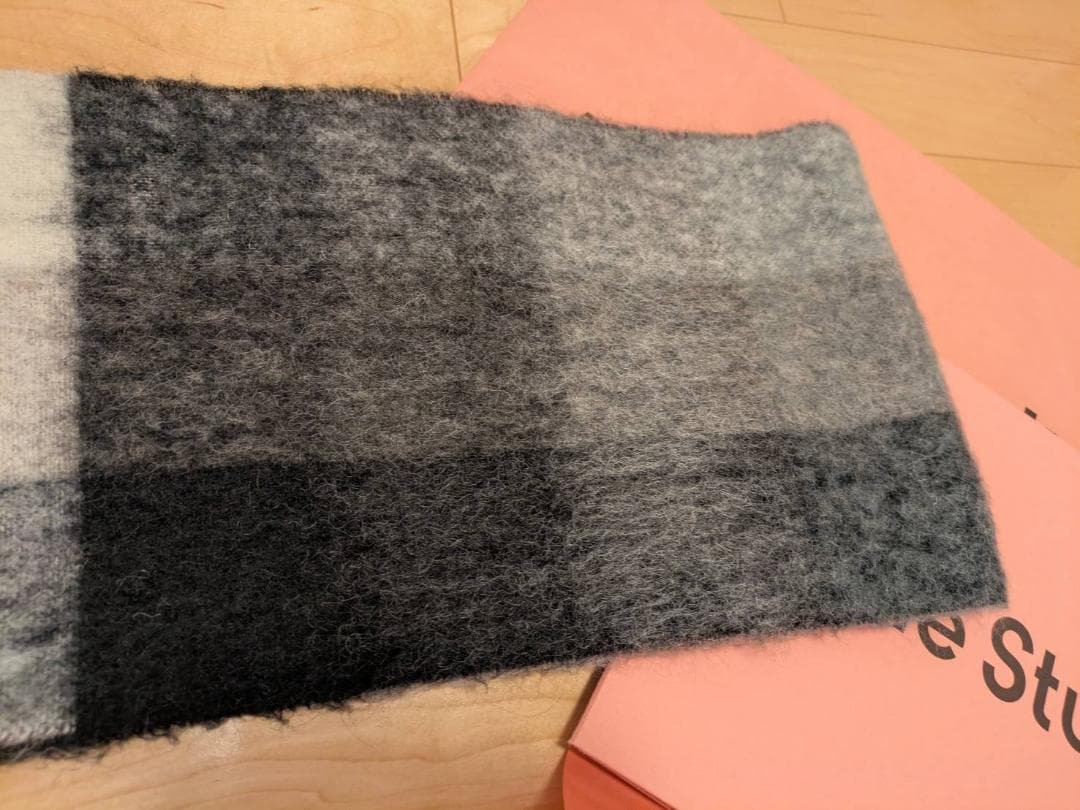 Acne Studios　モヘアチェック柄　 マフラー　ほぼ未使用