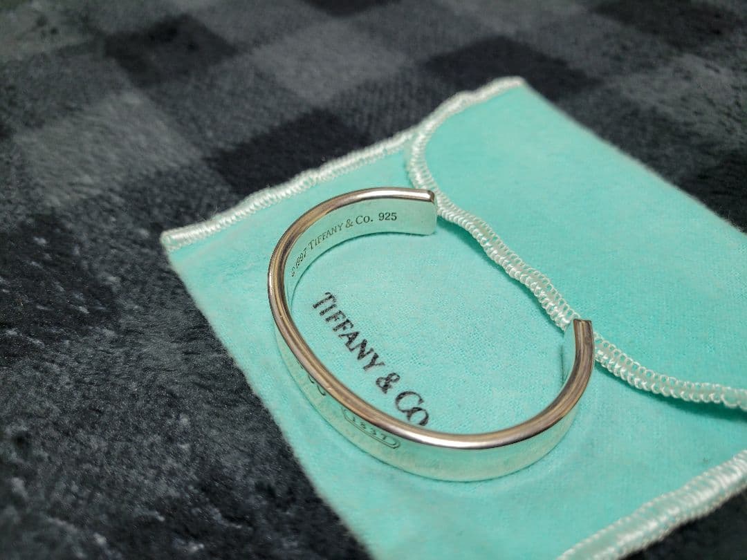 Tiffany & Co. シルバーバングル ポーチ付き