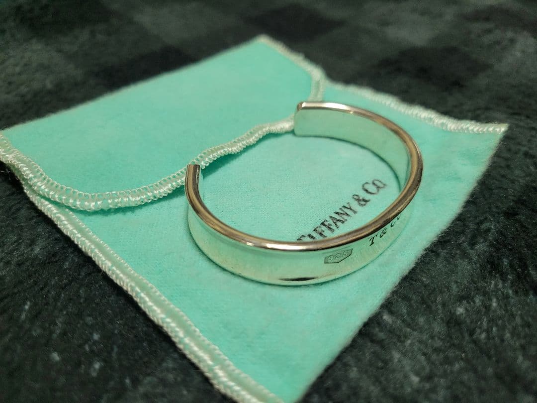 Tiffany & Co. シルバーバングル ポーチ付き