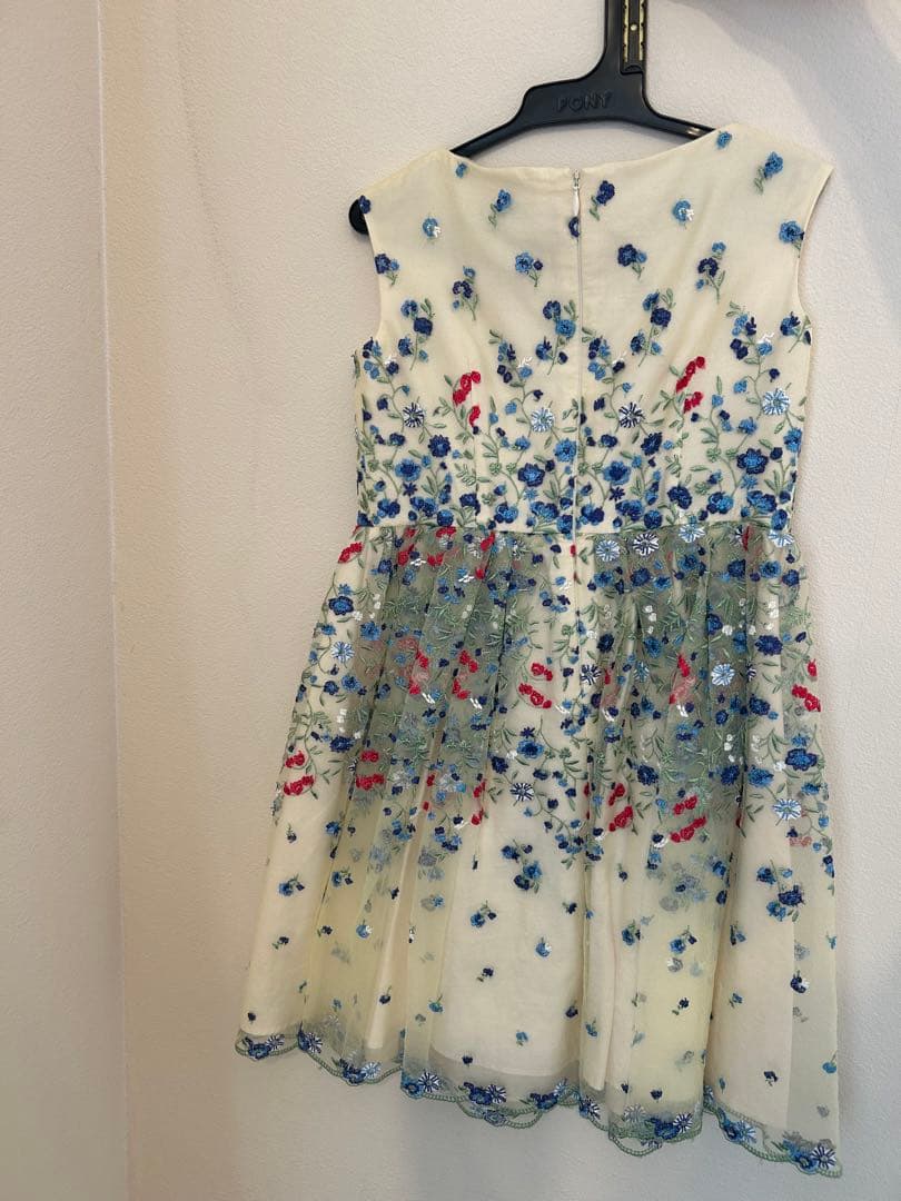 TOCCA ノースリーブ刺繍ワンピース