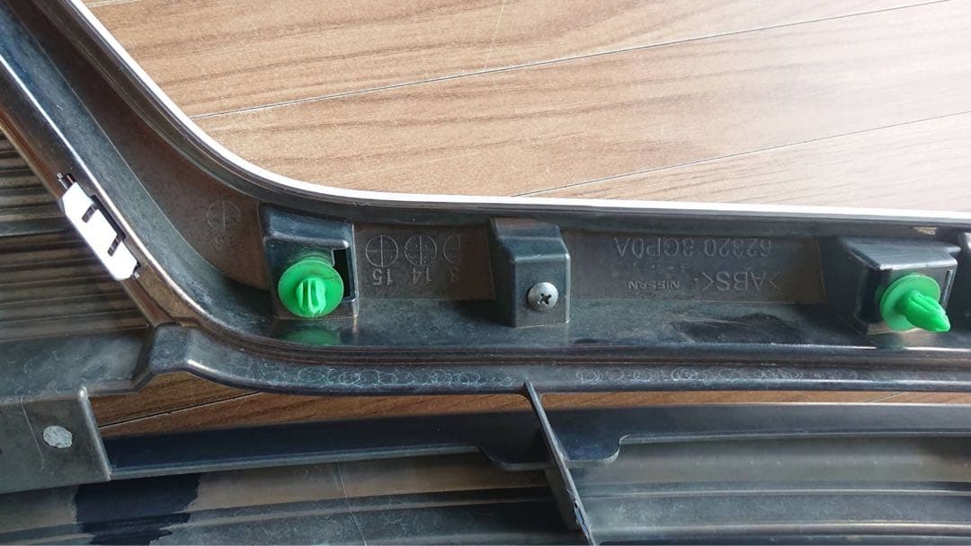 日産 エルグランド Ｅ52 フロント純正 アッパーグリル カラーQAB 送料込