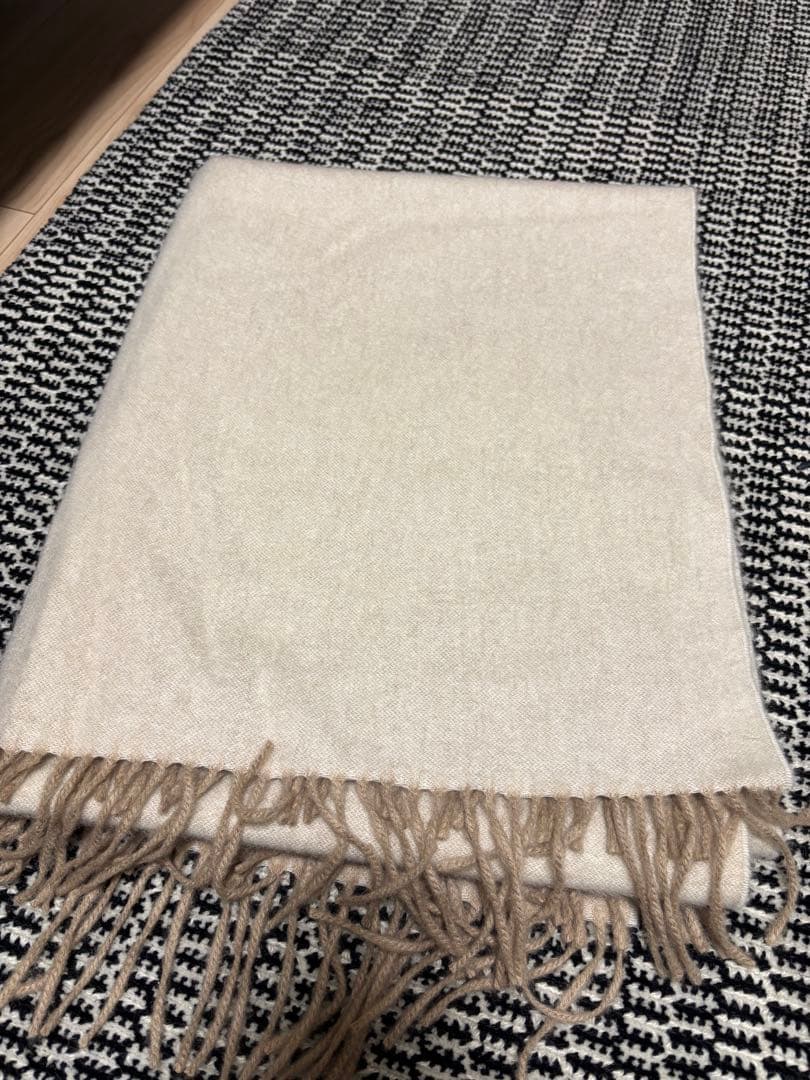 BEGG & CO ベージュ 白　大判ストール　リバーシブル