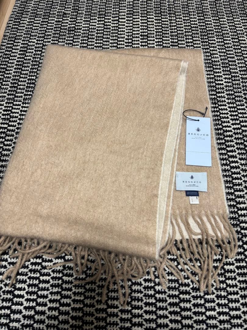 BEGG & CO ベージュ 白　大判ストール　リバーシブル