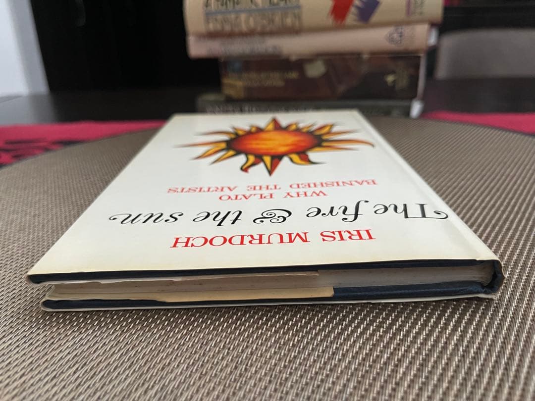 希少　Iris Murdoch The fire & the sun