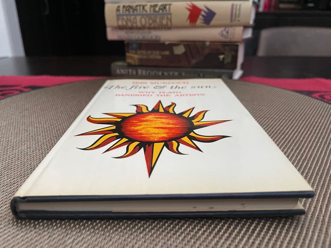 希少　Iris Murdoch The fire & the sun