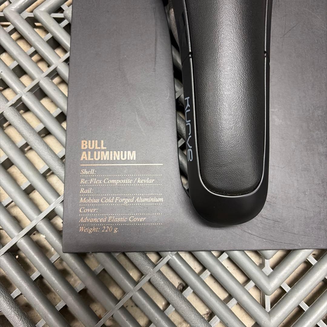 fi'zi:k Kurve Bull Aluminum フィジーク サドル