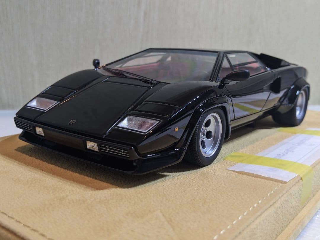 1/18 メイクアップ IDEA カウンタック LP5000S 1982