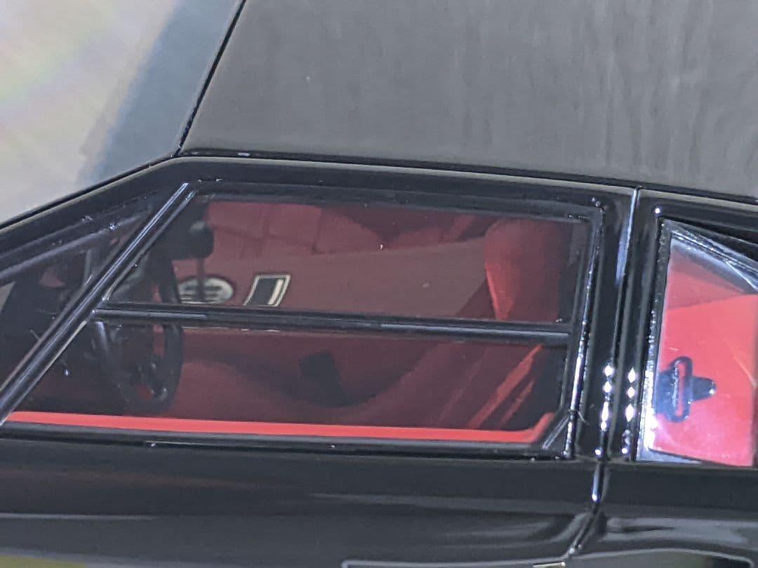 1/18 メイクアップ IDEA カウンタック LP5000S 1982