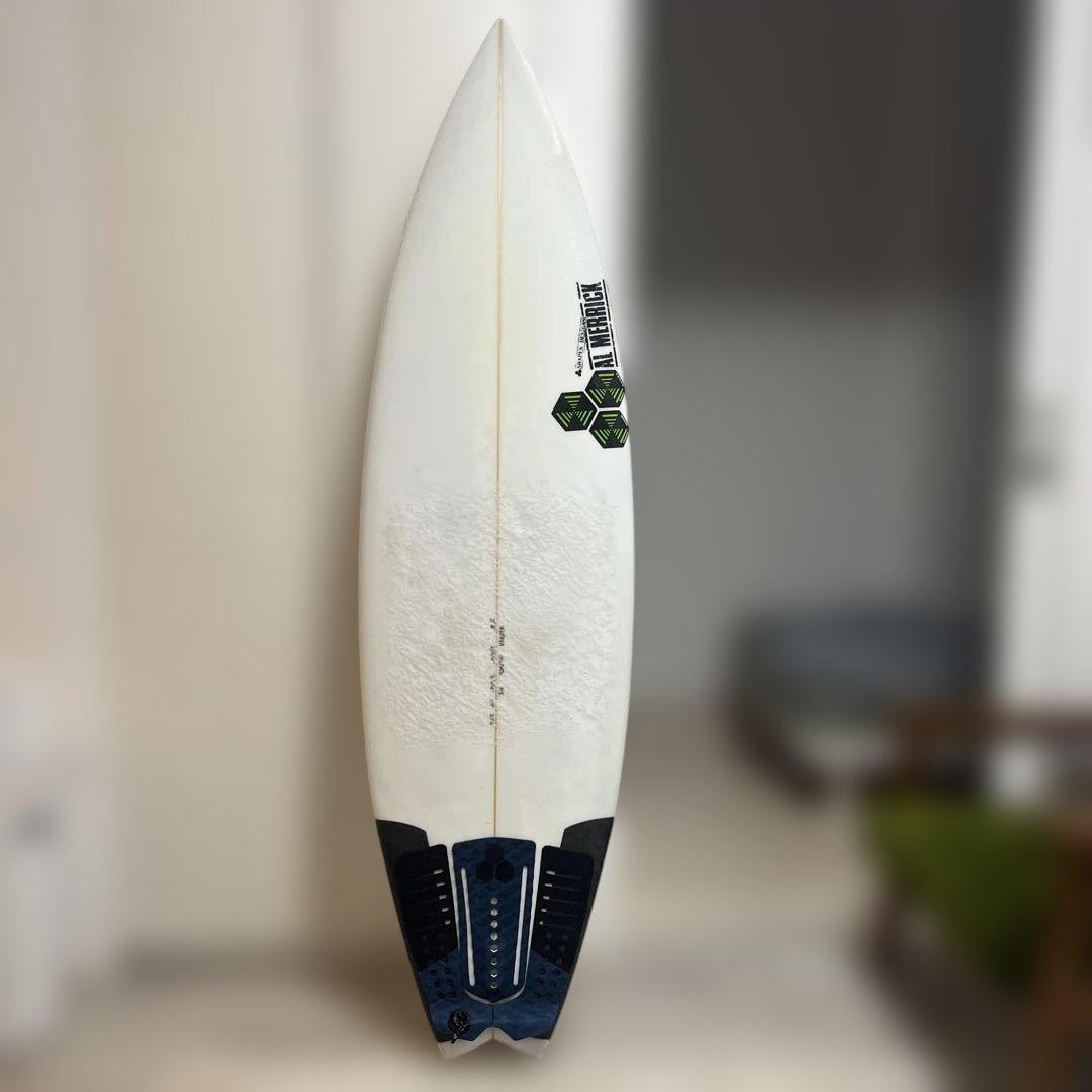 アルメリック NEW FLYER 5’8 25.0l （futureフィン付き）
