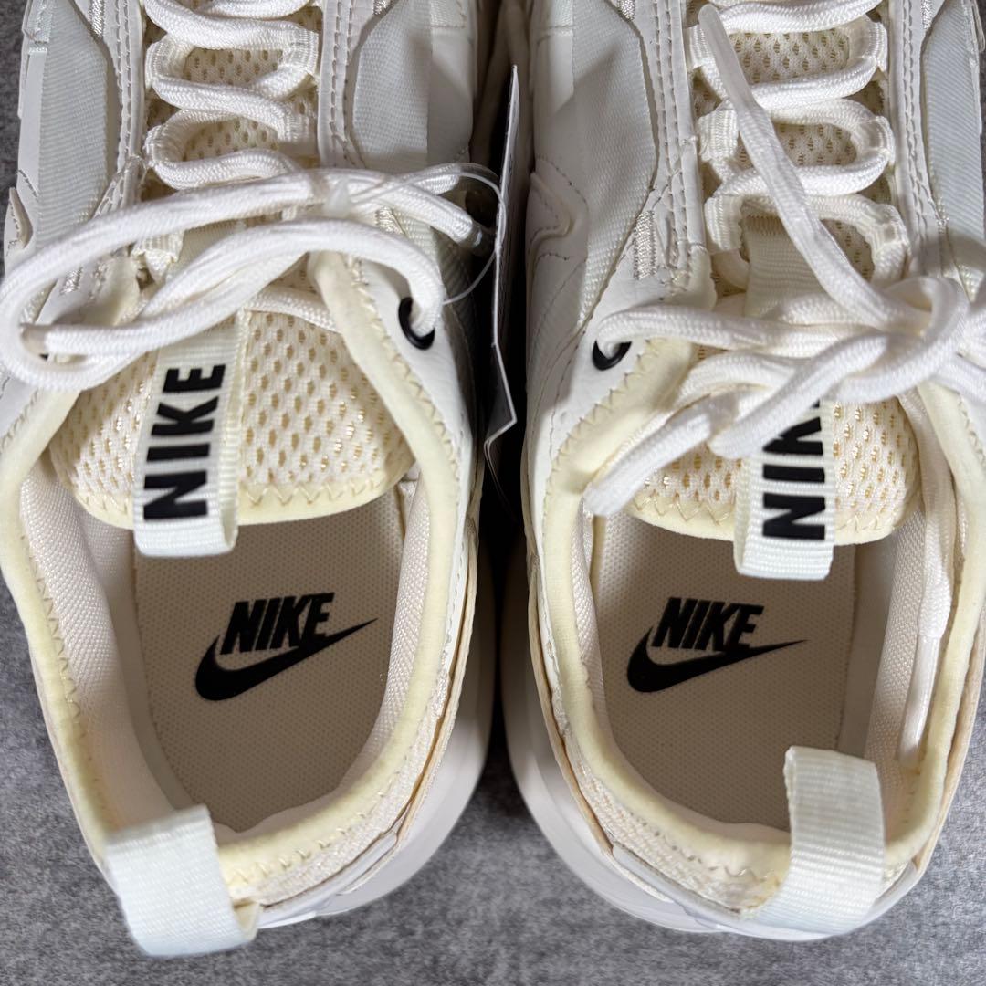 極美品　NIKE ナイキ　TC7900 ウィメンズ　スニーカー　23.5cm