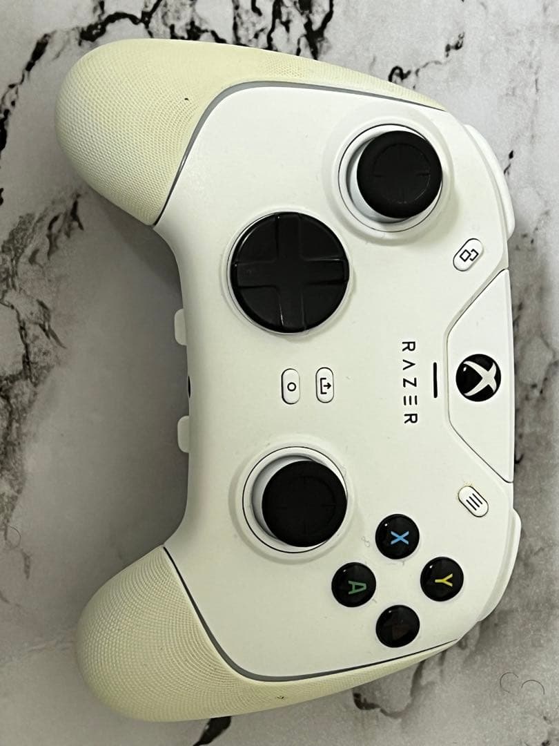 Nintendo Switch Razer Wolverine V2 Chroma (White)