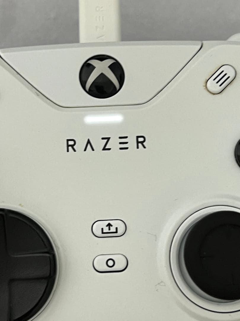 Nintendo Switch Razer Wolverine V2 Chroma (White)