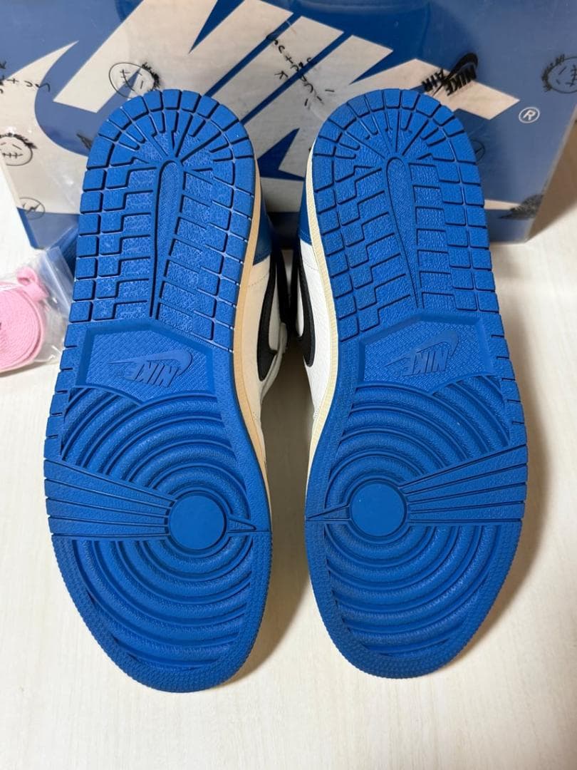 トラヴィススコット × フラグメントデザイン × ナイキ エアジョーダン1