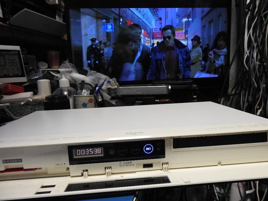 SHARP BD-W1800W ブルーレイレコーダー　2番組録画