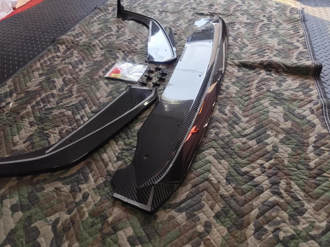 トヨタ GRヤリス（後期型）ドライカーボン製 フロントリップカバー3点セット