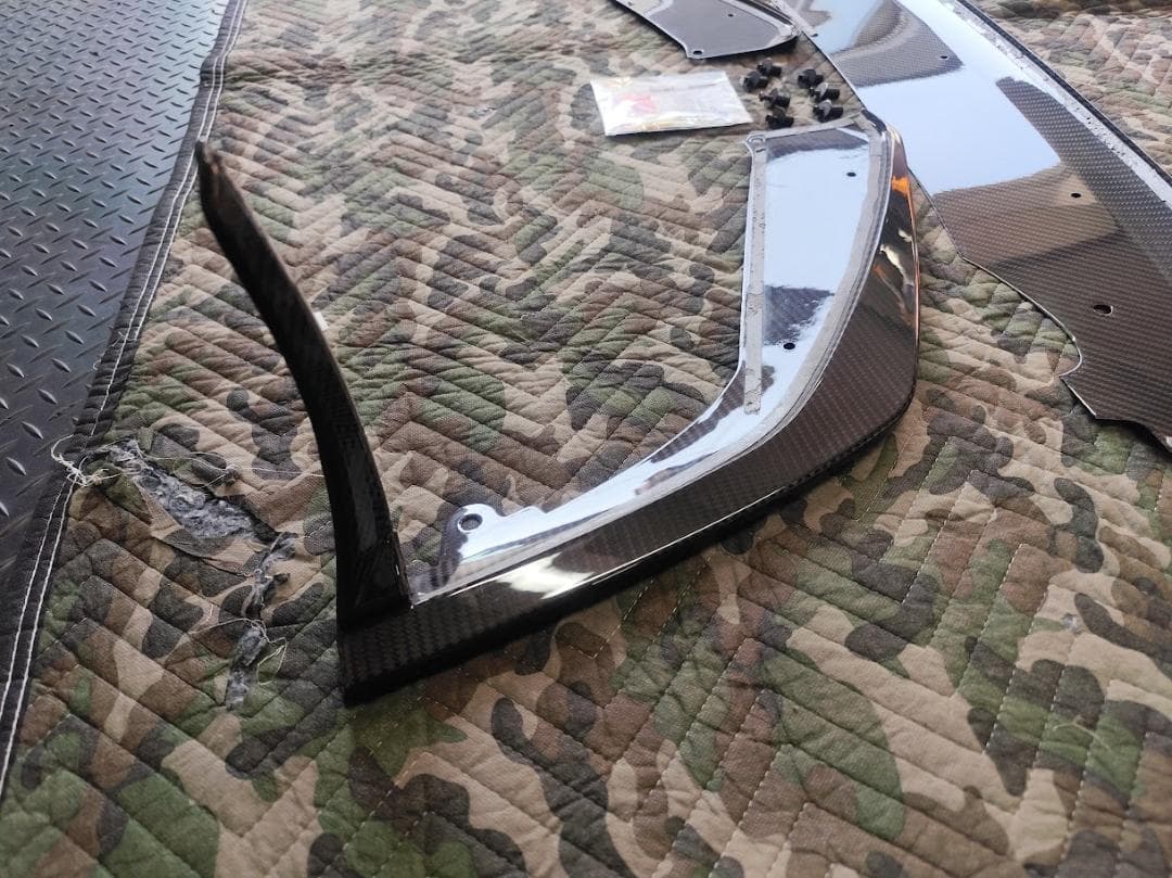 トヨタ GRヤリス（後期型）ドライカーボン製 フロントリップカバー3点セット