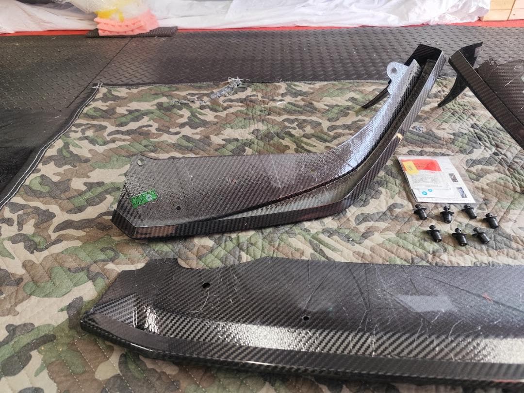 トヨタ GRヤリス（後期型）ドライカーボン製 フロントリップカバー3点セット