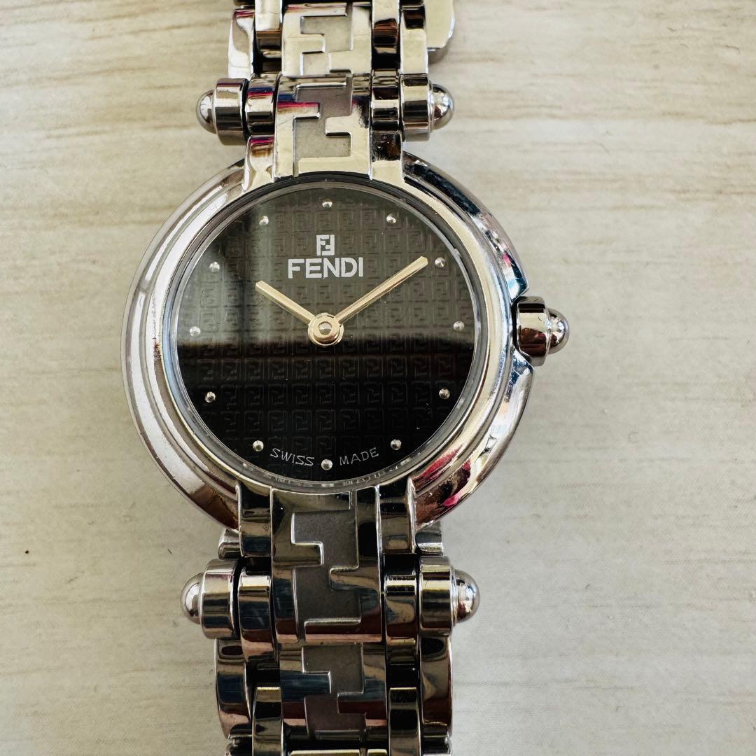 美品　FENDI フェンディ ズッカ柄 ラウンドフェイス 腕時計　レア