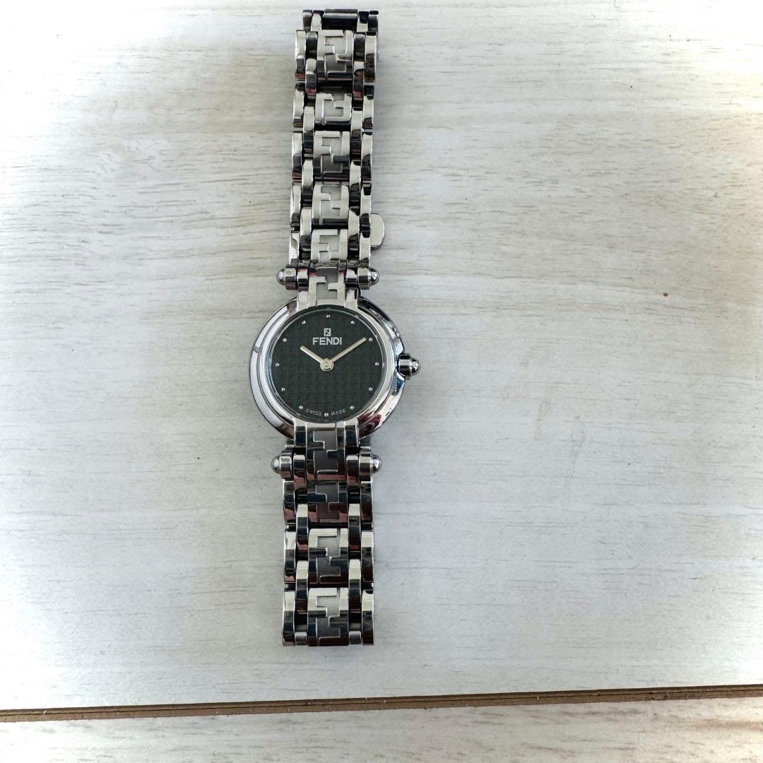 美品　FENDI フェンディ ズッカ柄 ラウンドフェイス 腕時計　レア