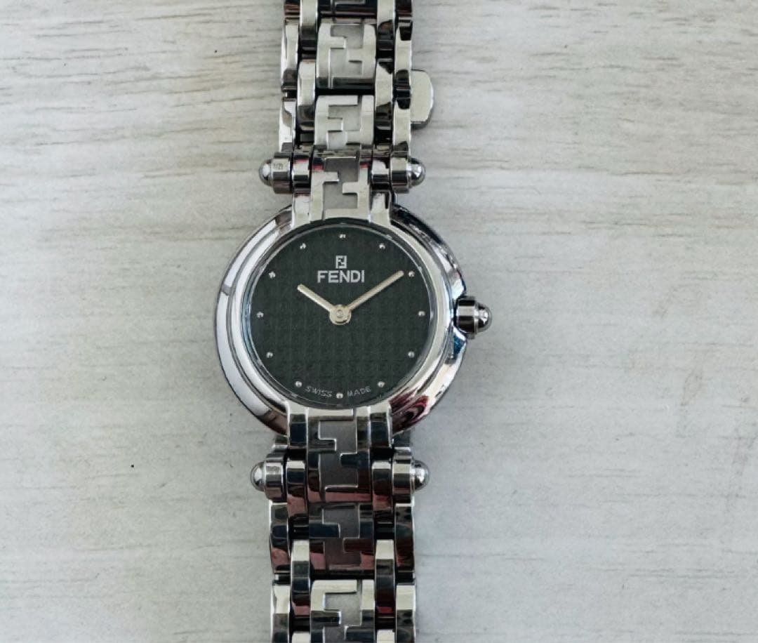 美品　FENDI フェンディ ズッカ柄 ラウンドフェイス 腕時計　レア