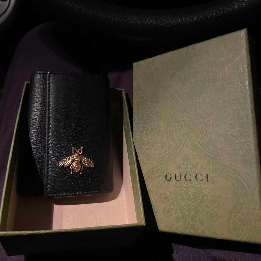 GUCCI ブラックレザーキーケース 蜂モチーフ