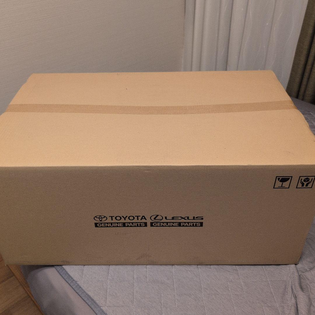 TOYOTA ラウンドクルーザー250　純正丸目ヘッドライト（新品、未開封）