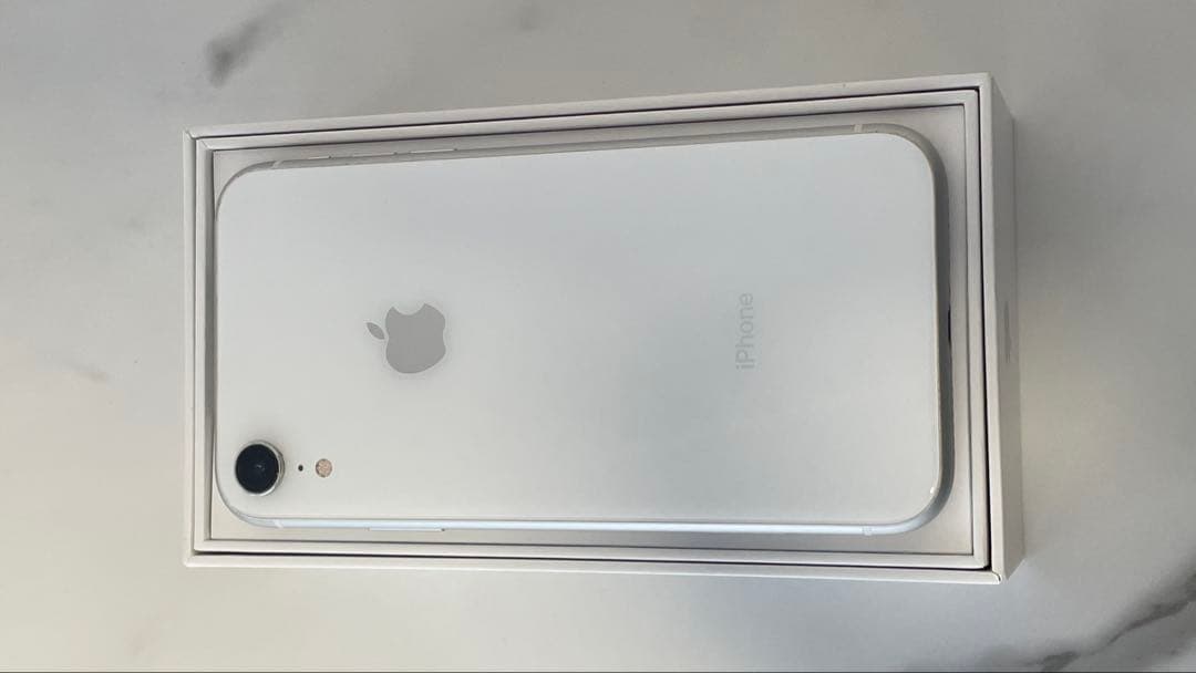Apple iPhone XR SIMフリー　ホワイト 美品