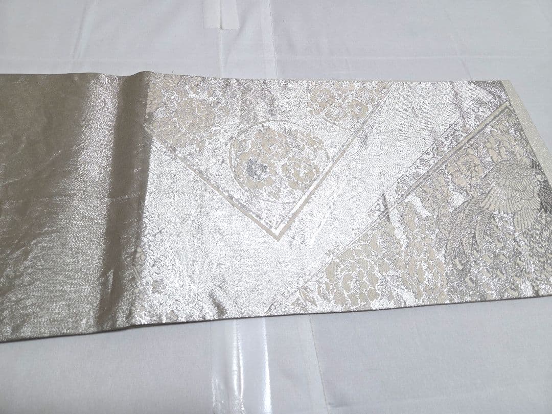 A◆着物くつろぎ 孔雀に花模様 プラチナ 銀糸 六通 正絹 フォーマルな袋帯