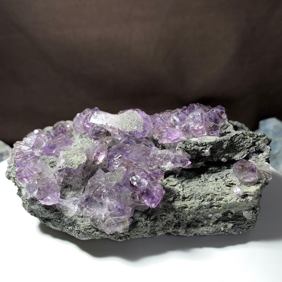 マハラシュトラ産☆アメジストクラスター掛けるフローライトハリネズミさん