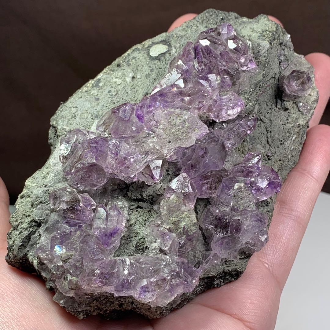 マハラシュトラ産☆アメジストクラスター掛けるフローライトハリネズミさん