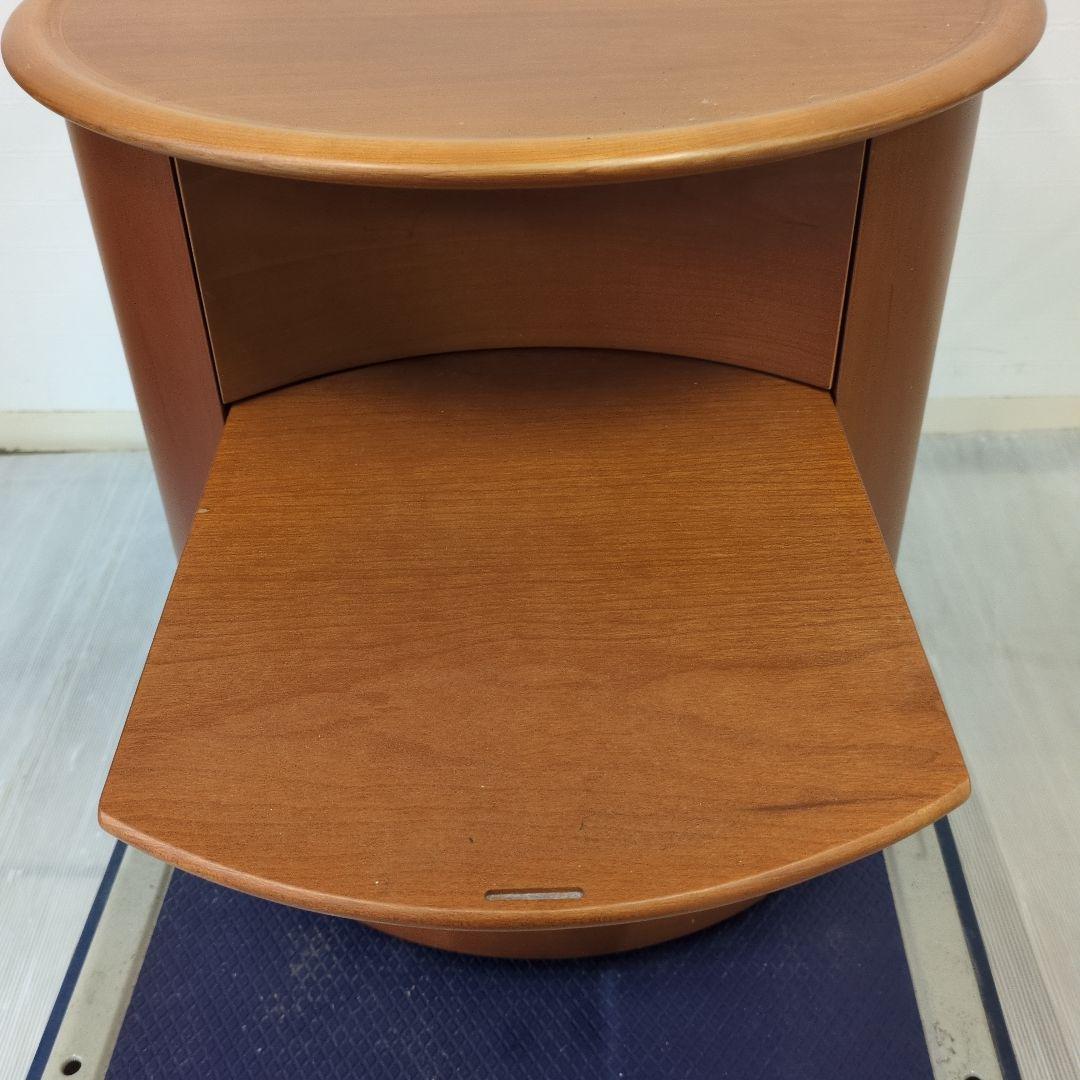 Poliform ベッドサイドキャビネット　イタリア製