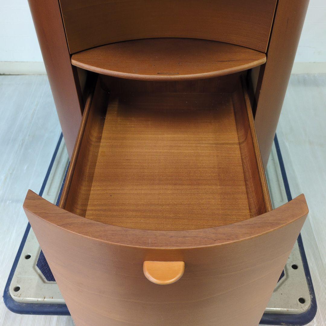 Poliform ベッドサイドキャビネット　イタリア製