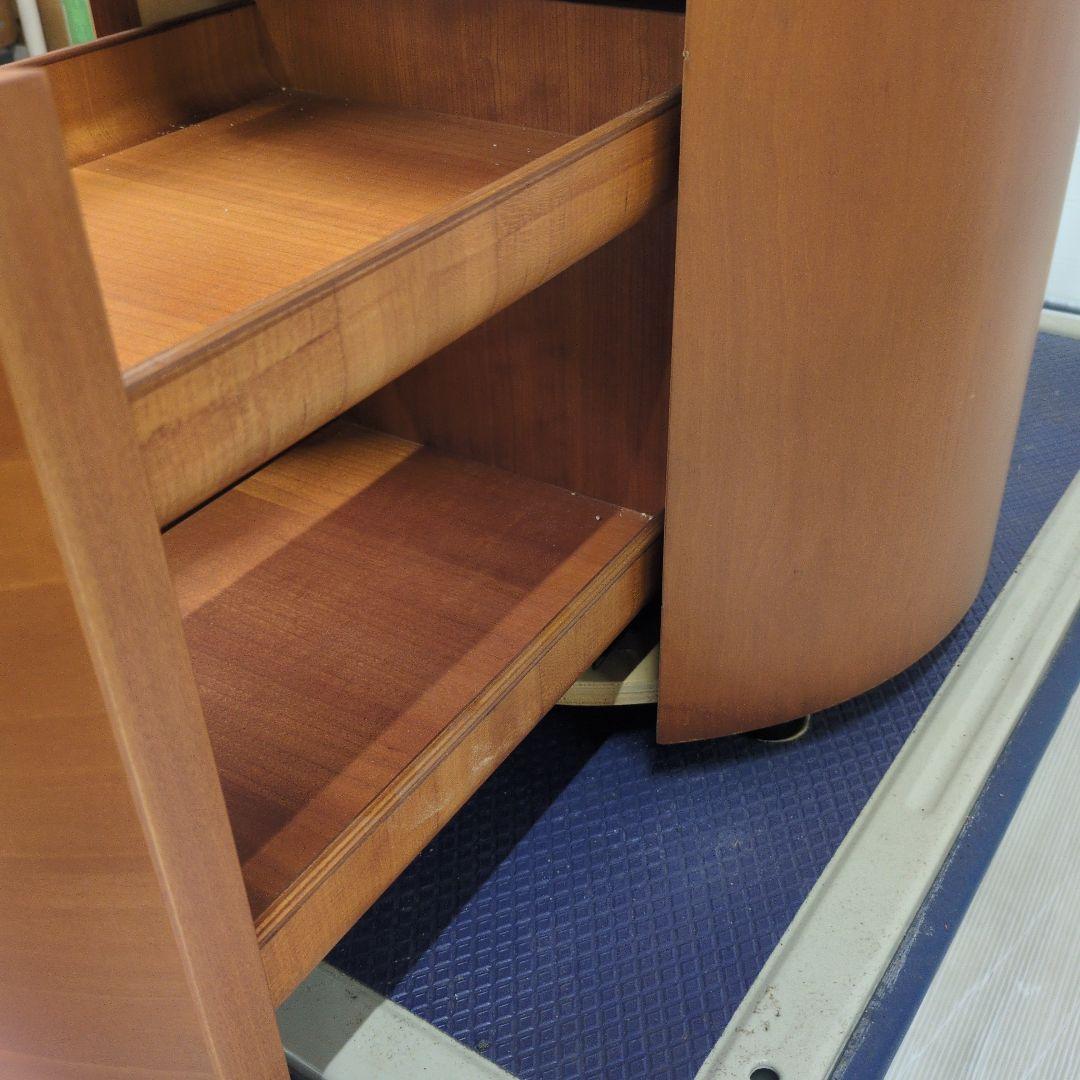 Poliform ベッドサイドキャビネット　イタリア製