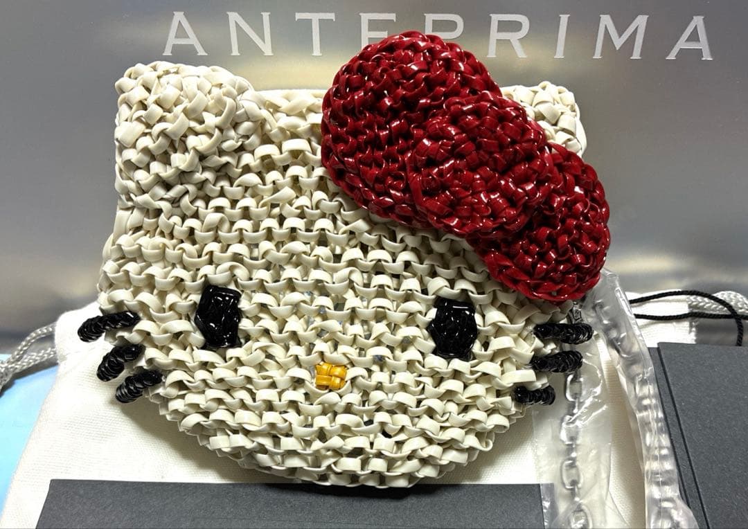 ✨ 凪です✨アンテプリマ ハローキティ/ポーチ/マットホワイト新品未使用品