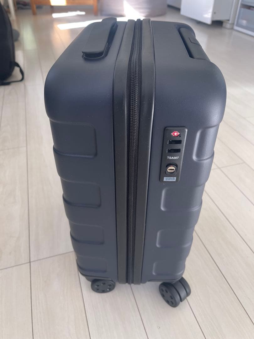 無印良品　ハードキャリーケース 4輪