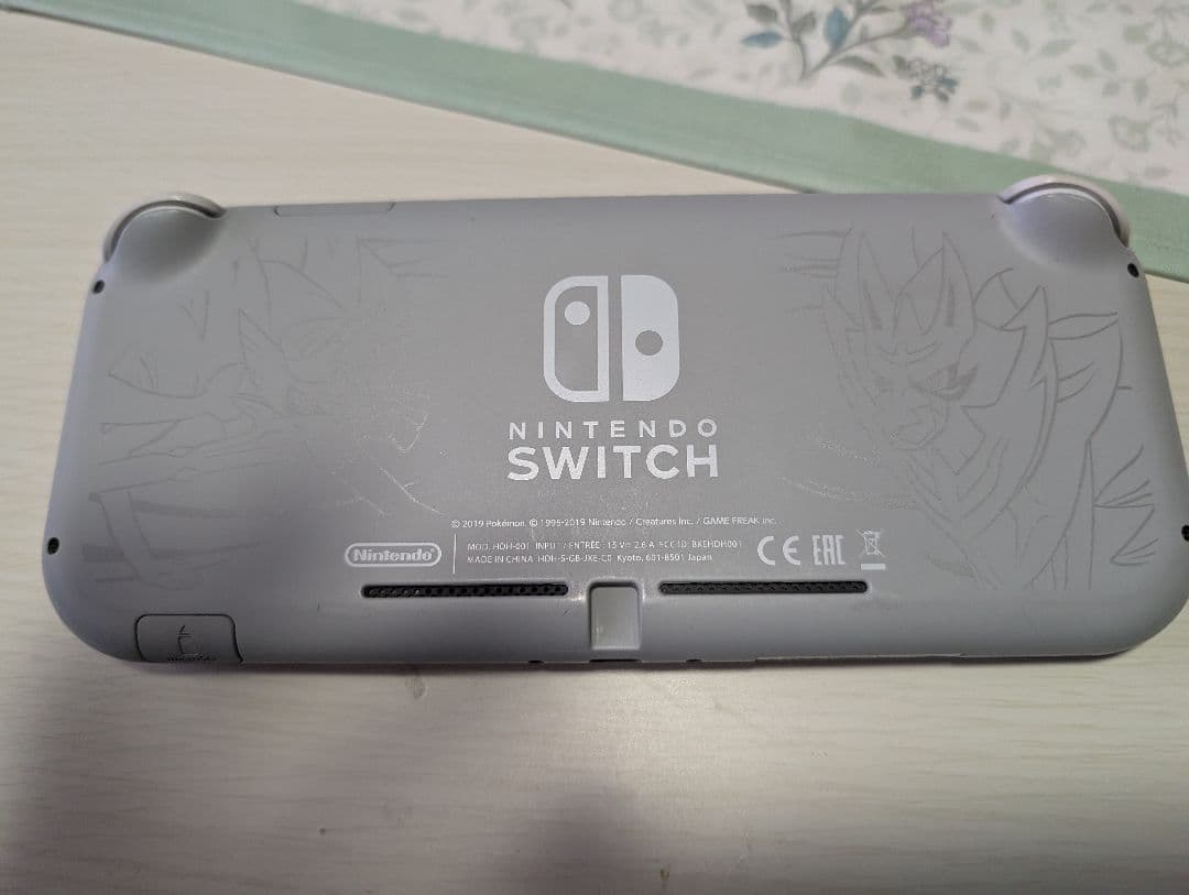 任天堂SwitchLight限定 ポケモンカラー