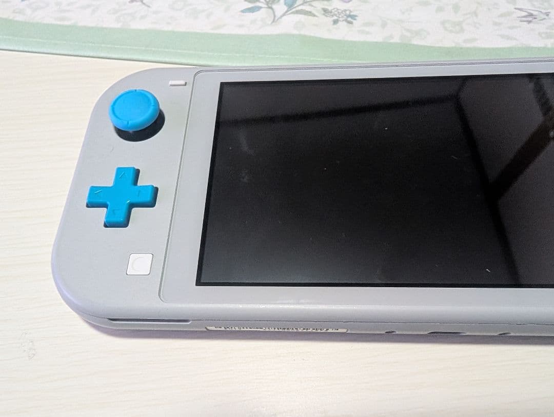 任天堂SwitchLight限定 ポケモンカラー