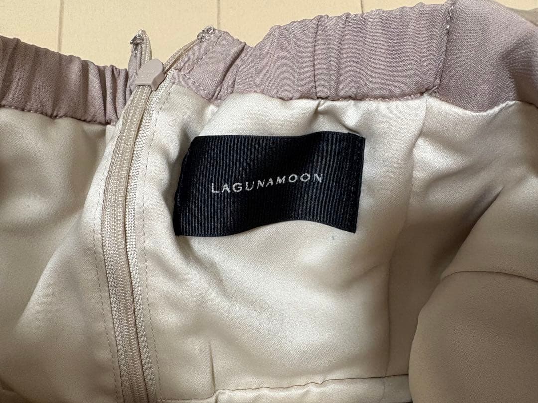 ベージュ 片方肩出し リボンデザイン ドレス