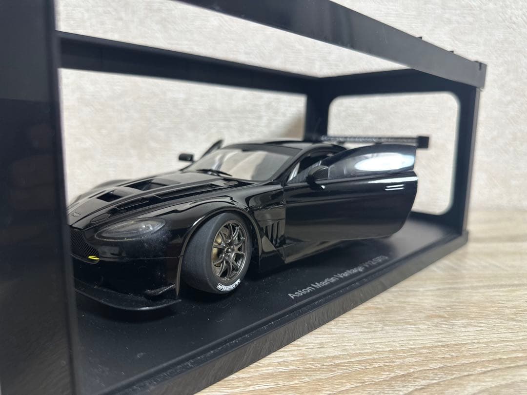 1/18 Aston Martin Vantage 2013 （BLACK）